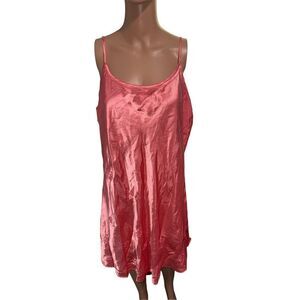 CUTE Inner Most Womans Pajama Embossed flowers 100% polyester pink lingerie good